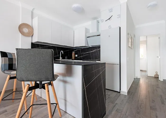 Junto Al Mar * Araya